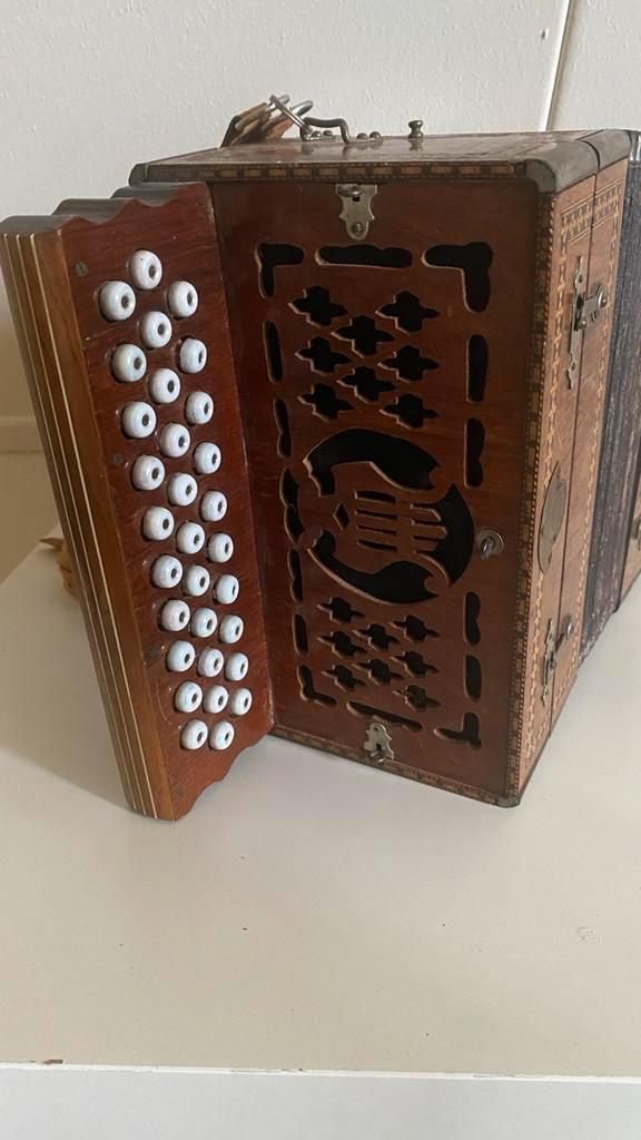 Gerestaureerde antieke Zwitserse Berna Harfe Trekzak, Muziek en Instrumenten, Accordeons, Gebruikt, Knopaccordeon, Overige formaten