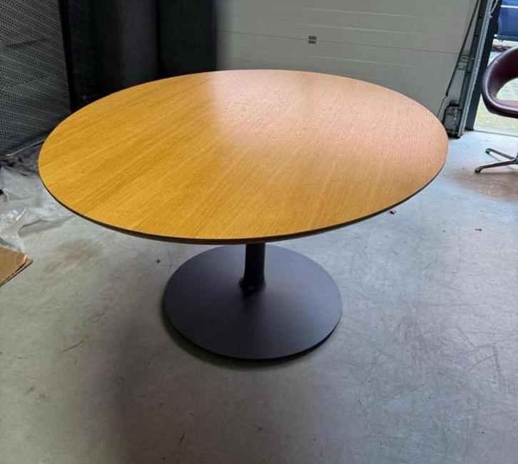Artifort Circle 3 eettafel in perfecte staat, Huis en Inrichting, Tafels | Salontafels, Zo goed als nieuw, 75 cm of meer, 100 tot 150 cm