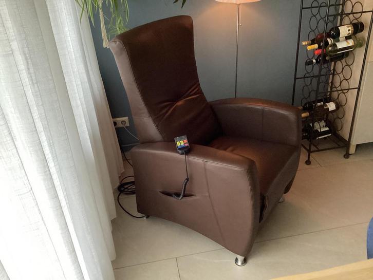 Leren fitform sta op stoel met verwarming luxe afstandbedien, Huis en Inrichting, Fauteuils, Zo goed als nieuw, Ophalen