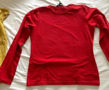 t-shirt rood lange mouw beschikbaar voor biedingen