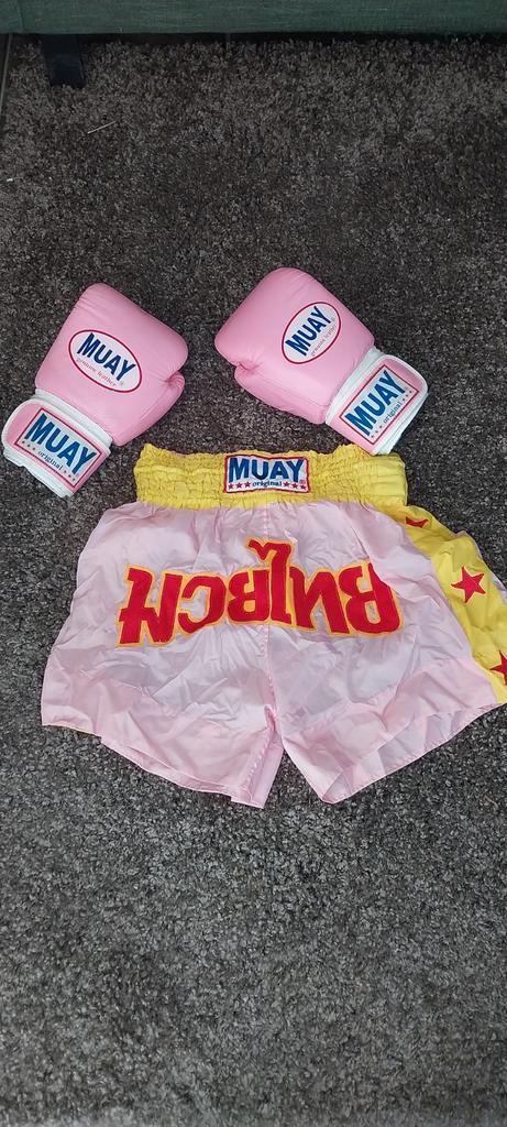 Kickboks Set: Handschoenen, Scheenbeschermers, Meer!, Sport en Fitness, Vechtsporten en Zelfverdediging, Gebruikt, Overige, Vechtsportmateriaal