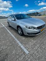 Volvo V60 D6 215pk Plug-in Hybrid 2015 Grijs, Auto's, Volvo, 215 pk, 110 €/maand, Origineel Nederlands, Te koop