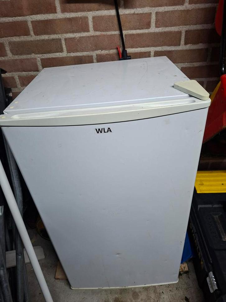 Kleine WLA koelkast/ vriesvak - Camping formaat -tafelmodel, Witgoed en Apparatuur, Vriezers en Diepvrieskisten, Gebruikt, Vrijstaand