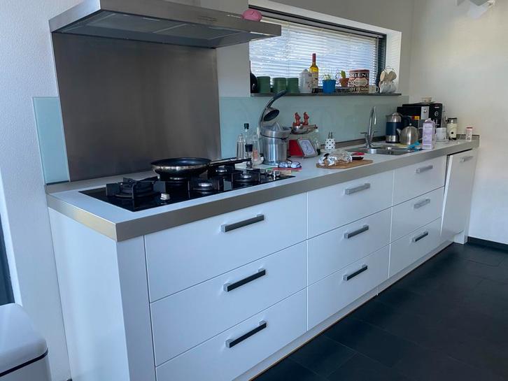 Tulp Keuken incl. Siemens apparatuur, Huis en Inrichting, Keuken | Keukenelementen, Gebruikt, 200 cm of meer, 50 tot 75 cm, Wit