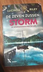 De zeven zussen storm boek, Ophalen of Verzenden, Gelezen, Lucinda Riley