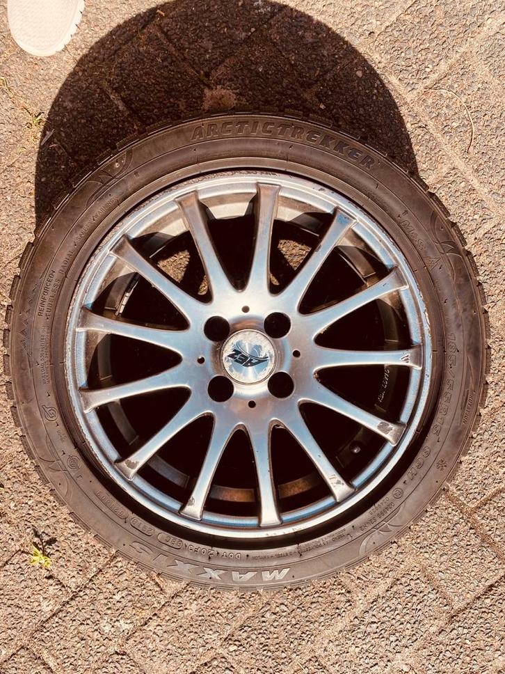 4 Zeer Goede Winterbanden op Lichtmetalen Velg Fiat 500 €300, Auto-onderdelen, Banden en Velgen, Banden en Velgen, Winterbanden