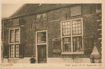 (377-402-017) Naarden  Oude Gevel uit de Spaansche Tij beschikbaar voor biedingen