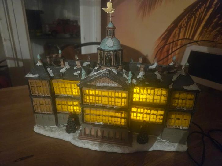 Typisch Hollands Kerstdorp paleis op de dam Amsterdam kerst, Diversen, Kerst, Zo goed als nieuw, Ophalen