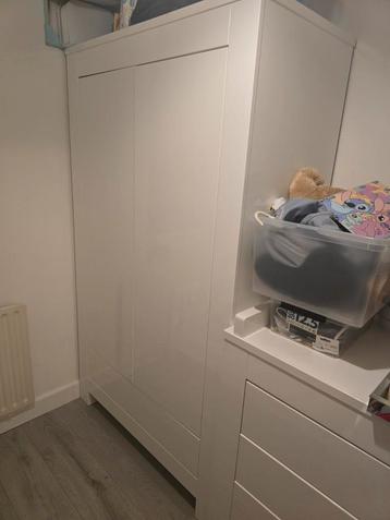Kledingkast & Commode Kast Combinatie beschikbaar voor biedingen