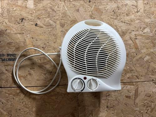 Camping ventilator met verwarming, Witgoed en Apparatuur, Ventilatoren, Zo goed als nieuw, Tafelventilator, Ophalen