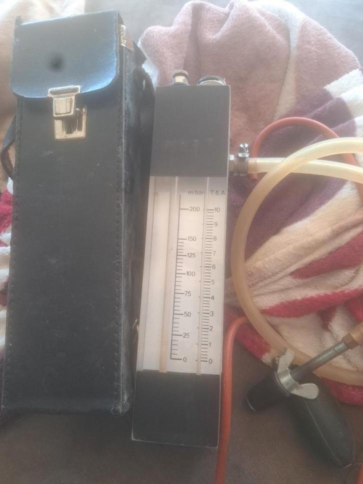 Vintage Manometer met Lederen Etui, Antiek en Kunst, Antiek | Gereedschap en Instrumenten, Ophalen of Verzenden