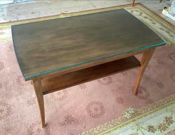 Side table, of hogere salontafel met glasplaat