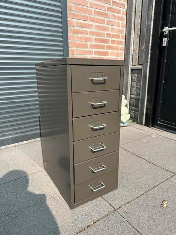 Helmer ladekast ladeblok archiefkast metalenkast op wielen beschikbaar voor biedingen