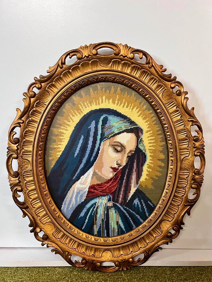 Maria borduurwerk in goudkleurige lijst Frans borduurwerk, Huis en Inrichting, Woonaccessoires | Schilderijen, Tekeningen en Foto's
