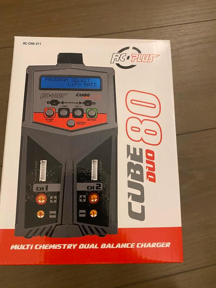 RC Plus CUBE DUO 80 Snellader - Zo Goed Als Nieuw, Hobby en Vrije tijd, Modelbouw | Radiografisch | Auto's, Zo goed als nieuw