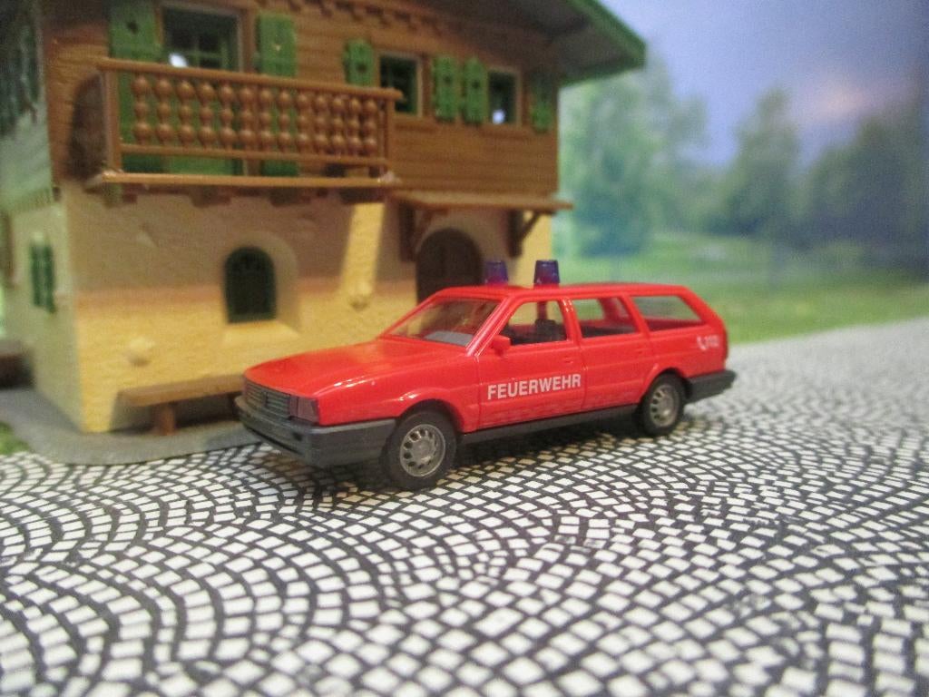 Volkswagen Passat B2 Variant - Busch brandweer, Hobby en Vrije tijd, Modelauto's | 1:87, Zo goed als nieuw, Auto, Overige merken