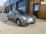 Alfa Romeo Giulietta 1.6 JTDm Distinctive, Origineel Nederlands, Te koop, Zilver of Grijs, 5 stoelen