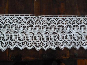 2 banen heel oud hand geklost kant 120 x 25 cm beschikbaar voor biedingen