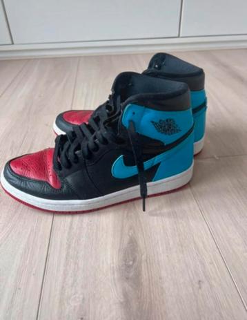 Jordan sneaker rood blauw zwart  beschikbaar voor biedingen