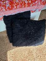 Zwarte kussens fluffy., Huis en Inrichting, Ophalen of Verzenden, Zo goed als nieuw, Zwart, Vierkant