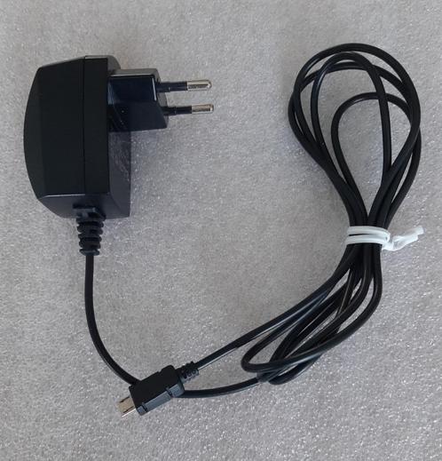 AC/DC Adapter / Oplader. Output: 5 V-DC, 800 mAh., Telecommunicatie, Mobiele telefoons | Telefoon-opladers, Zo goed als nieuw