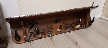 te koop houten bruine antieke kapstok met hoorns en haken beschikbaar voor biedingen