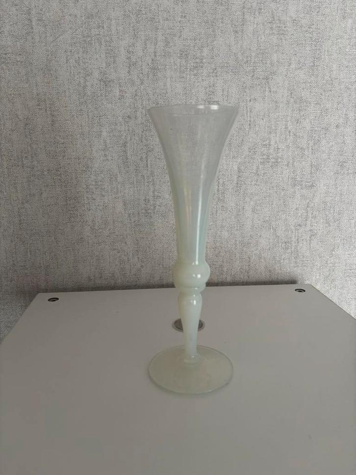 Opaline Parelmoer Glas Trompet Vaas - Puntgaaf, Antiek en Kunst, Antiek | Glas en Kristal, Ophalen of Verzenden