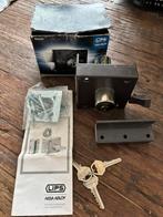 Te koop Lips assa abloy opdekslot ( nieuw), Doe-het-zelf en Verbouw, Hang- en Sluitwerk, Ophalen, Zo goed als nieuw, Slot