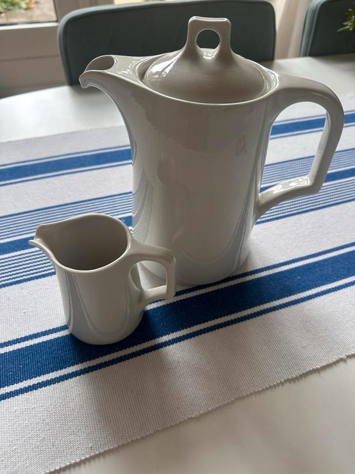 Regout Maastricht Koffie/Thee Pot met Melkkannetje, Antiek en Kunst, Antiek | Keramiek en Aardewerk, Ophalen of Verzenden