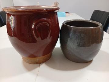 2 aardewerk potten diameter 11 cm en 14 cm. beschikbaar voor biedingen