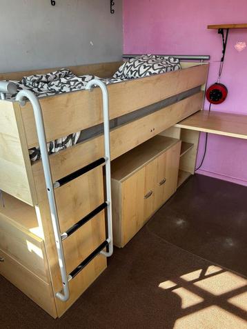complete slaapkamer. beschikbaar voor biedingen