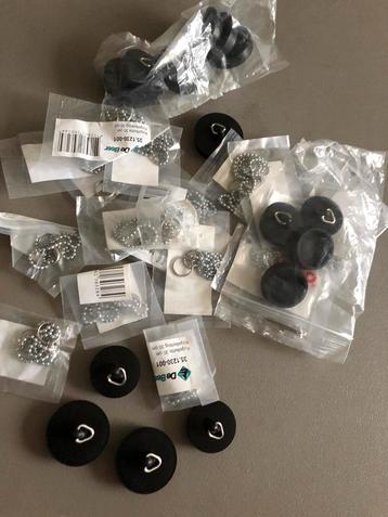 Te koop gootsteen doppen 38,5 en 45,5 incl ketting beschikbaar voor biedingen