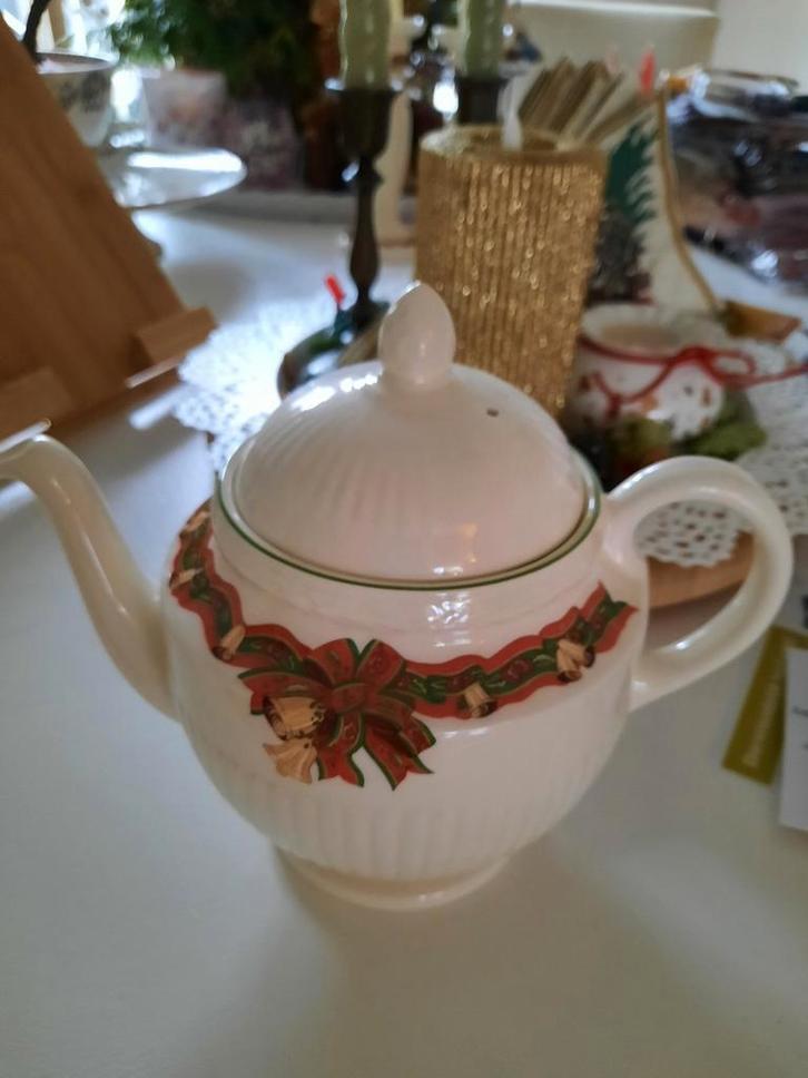 Wedgwood Christmas Time Theepot - Perfect!, Huis en Inrichting, Keuken | Servies, Zo goed als nieuw, Overige typen, Wedgwood, Porselein