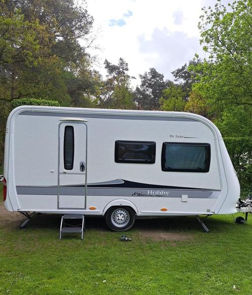 Hobby 420 KB de Luxe, Caravans en Kamperen, Caravans, Particulier, tot en met 4, 1000 - 1250 kg, Overige, Hobby, Dwarsbed, Stapelbed