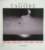 Rabindranath Tagore: Op de stralen van het licht. Hardcover, Rabindranath Tagore, Ophalen of Verzenden, Zo goed als nieuw, Sociale psychologie