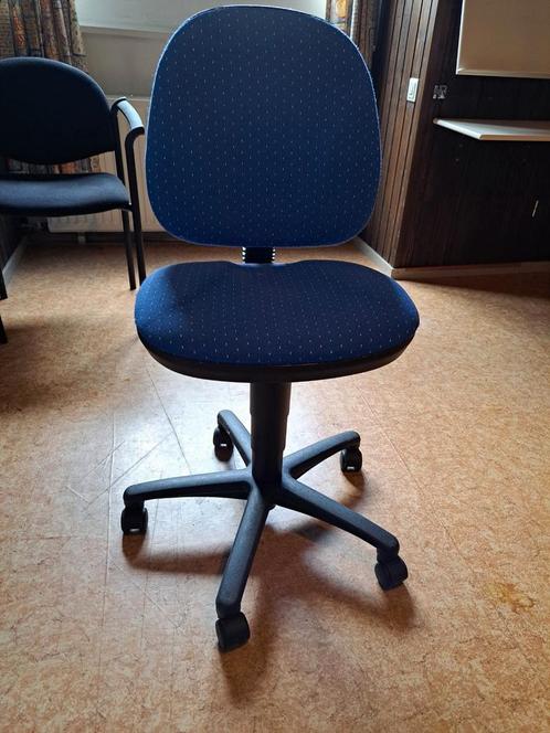 Blauwe bureaustoel, Huis en Inrichting, Bureaustoelen, Zo goed als nieuw, Blauw, Ophalen