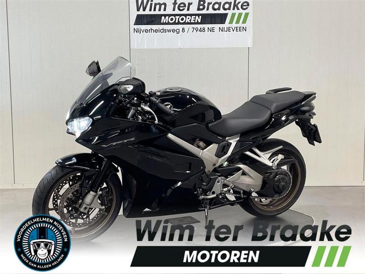 Honda VFR 800 F ABS (bj 2015), Motoren, Motoren | Honda, Bedrijf, Sport, meer dan 35 kW, 4 cilinders, Motorrijbewijs A