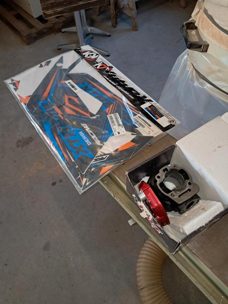 Te koop nieuwe onderdelen Derbi senda gpr xtreme drd, Fietsen en Brommers, Brommers | Derbi, Nieuw, Ophalen of Verzenden