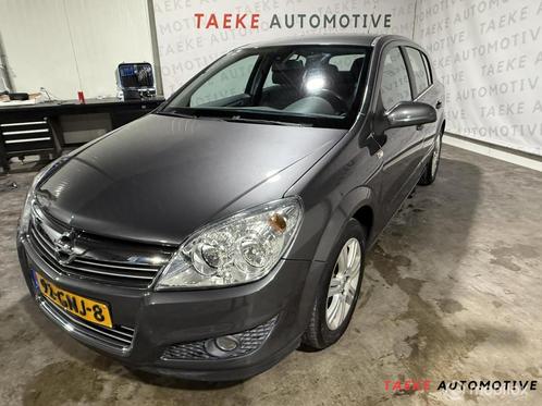 Opel Astra 1.8 Cosmo Clima/Cruise/1e EIG, Auto's, Opel, Bedrijf, Te koop, Astra, Airbags, Airconditioning, Alarm, Boordcomputer