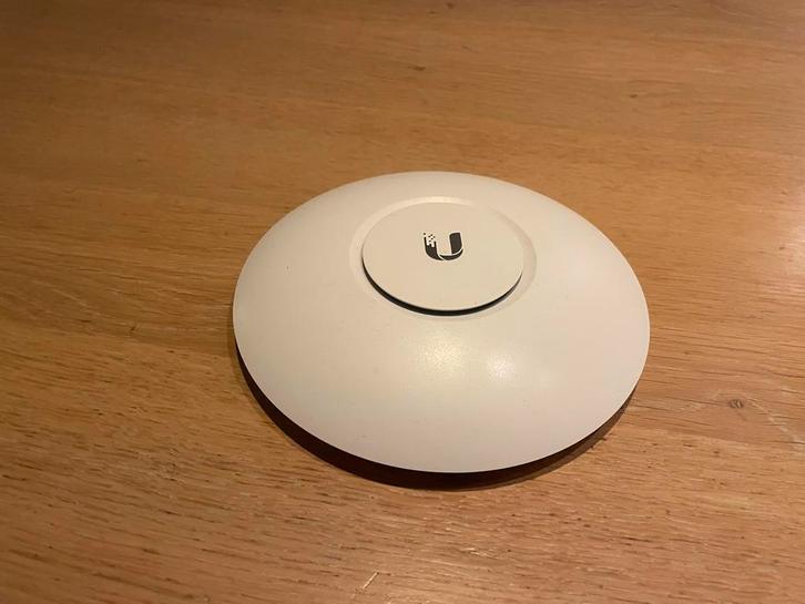 2x Ubiquiti UniFi AP AC Lite, Computers en Software, Accesspoints, Gebruikt, Ophalen of Verzenden