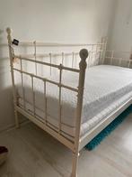 Bed 90x200 cm incl. matras. Uiterlijk 22/6 ophalen!, Huis en Inrichting, Slaapkamer | Bedden, Ophalen, Gebruikt, 90 cm, Eenpersoons