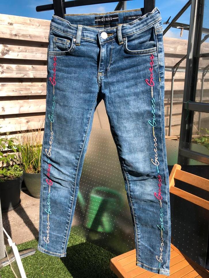 Guess meisjes spijkerbroek maat, Kinderen en Baby's, Kinderkleding | Maat 122, Zo goed als nieuw, Meisje, Broek, Ophalen of Verzenden