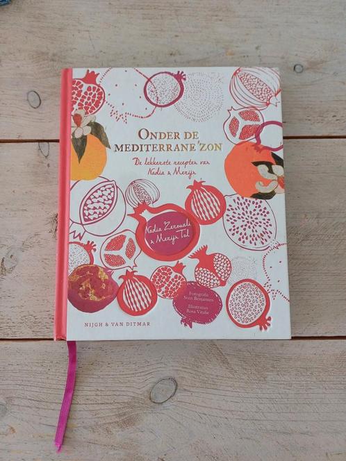 Onder de Mediterrane Zon – Recepten uit de Arabische keuken, Boeken, Kookboeken, Zo goed als nieuw, Azië en Oosters, Ophalen of Verzenden