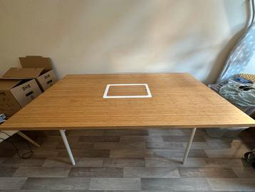 Bamboe tafel met kabeldoorvoer ANVÄNDBAR Ikea beschikbaar voor biedingen