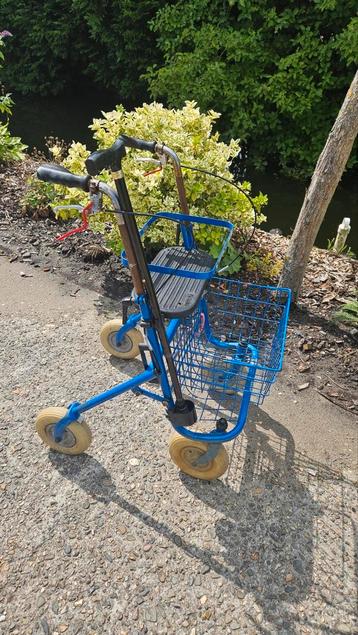 Opvouwbare rollator/rolstoel  beschikbaar voor biedingen