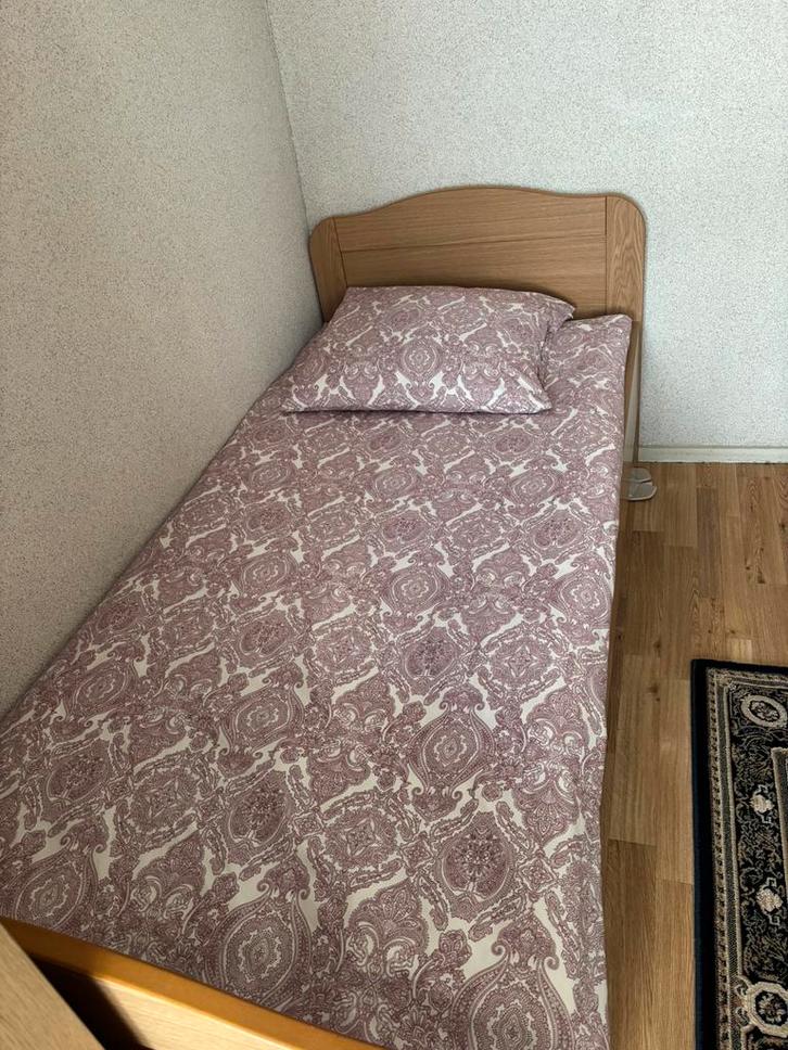 Complete slaapkamer eenpersoonsbed elek. verstelbaar + kast, Huis en Inrichting, Slaapkamer | Complete slaapkamers, Zo goed als nieuw