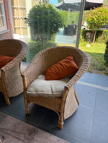 Rotan stoelen beschikbaar voor biedingen