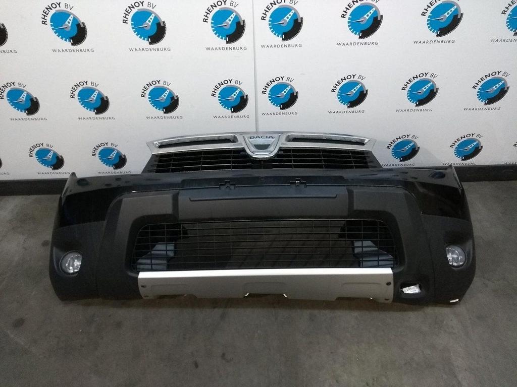 DACIA DUSTER VOORBUMPER 2013, Gebruikt, Voor, Ophalen of Verzenden, Stiba lid