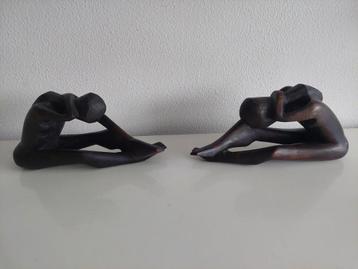 2 design  beelden; hout; vrouwen beschikbaar voor biedingen