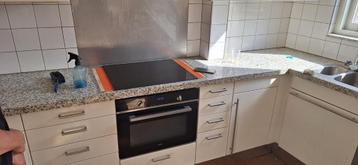 U vorm keuken compleet. Snel is goedkoop beschikbaar voor biedingen